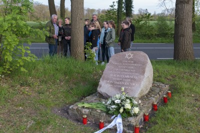 4 mei 2023 om 20uur dodenherdenking bij het Menco Monument Ootmarsum / Reutum