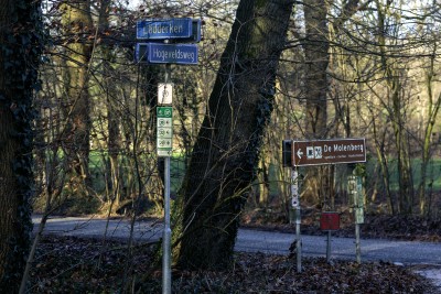 Lädderken hoek Hogeveldsweg. Bord De Molenberg. (januari 2024)