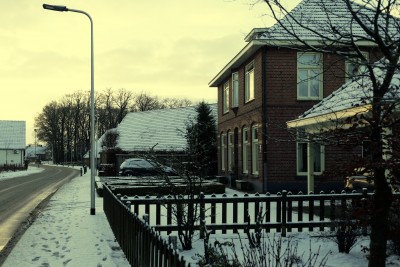 De eerste sneeuw van 2024. Reutum Kerkstraat