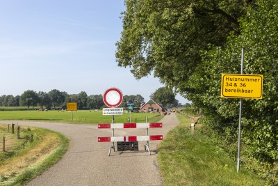 Haarlefertsweg afgesloten ivm  stroomkabels trekken in opdracht van Enexis.