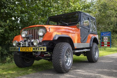 Reutum restauratie project van Gerrit uit de Klumperstraat. Model Jeep