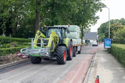 Reutum Kerkstraat werkzaamheden. Doordeweeks regelmatig afgesloten in het weekend kan verkeer gebruik maken van de Kerkstraat. Mei 2025