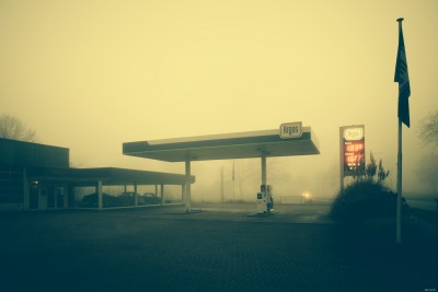2025 december Reutum Tankstation in de mist