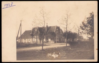 Café Restaurant De Molenberg 1928. Met op de voorgrond de Ootmarsumseweg.