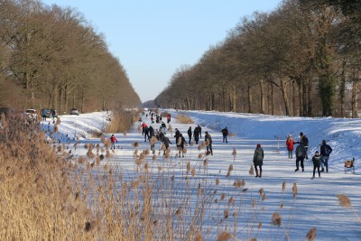 Wintertafereel Reutum. Kanaal Almelo - Nordhorn gezien vanaf de dubbele Sluis. 2020